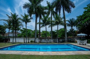 Casa grande e iluminada com piscina no Guarujá